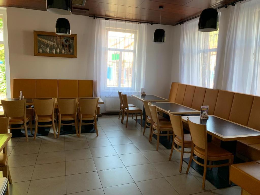 Pivovar Maly Janek - Restaurace, Penzion A Stany Jince Exterior photo