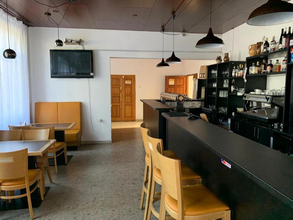 Pivovar Maly Janek - Restaurace, Penzion A Stany Jince Exterior photo